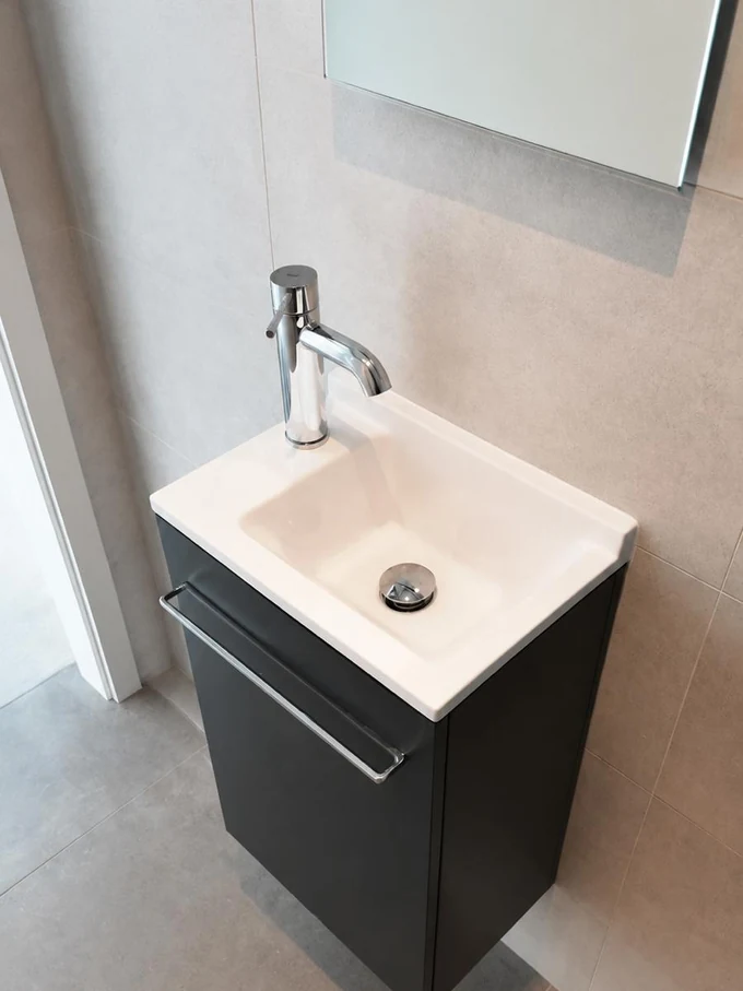 Meuble lave-mains noir avec vasque et mitigeur